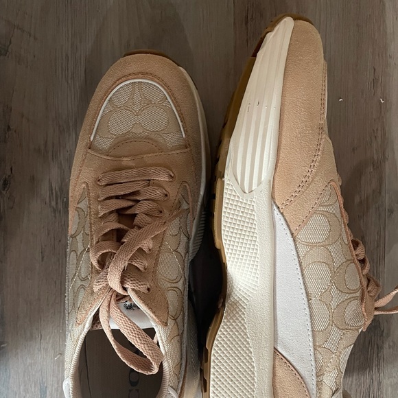 COACH WOMANS SIZE 9 - Picture 1 of 3
